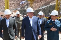 Лидер нации Эмомали Рахмон ознакомился с ходом работ на сооружениях постоянных водосборов на высоте 1300 метров над уровнем моря и в транспортном туннеле Т-9 гидроэлектростанции «Рогун»