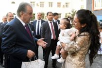 Президент Таджикистана Эмомали Рахмон в Хороге сдал в эксплуатацию 12-этажное жилое здание