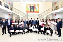 В Душанбе успешным студентам вручили стипендии Посла Китая