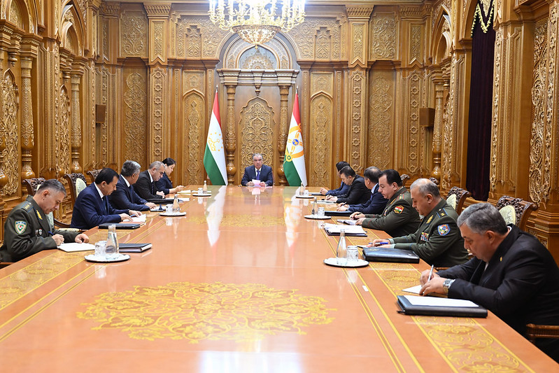 Президент Республики Таджикистан Эмомали Рахмон провел рабочее совещание