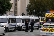 Во Франции введен максимальный уровень террористической угрозы после нападения в школе