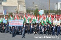 В Душанбе готовятся ко Дню Государственного флага