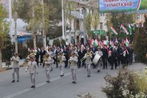 День Государственного флага в Хороге отметили праздничным  шествием