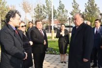 Лидер нации Эмомали Рахмон снял покрывало с памятника академику Бободжону Гафурову
