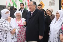 Президент Республики Таджикистан Эмомали Рахмон в районе Кушониён сдал в эксплуатацию современную холодильную камеру ООО «Сомон Агро Саноат»