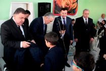 Сиротам и беспризорным страны вручены подарки Президента Таджикистана