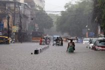 В результате дождей затоплен целый город в Индии