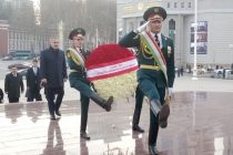 Министр иностранных дел Турецкой Республики Хакан Фидан возложил венок к подножию памятника Исмоили Сомони