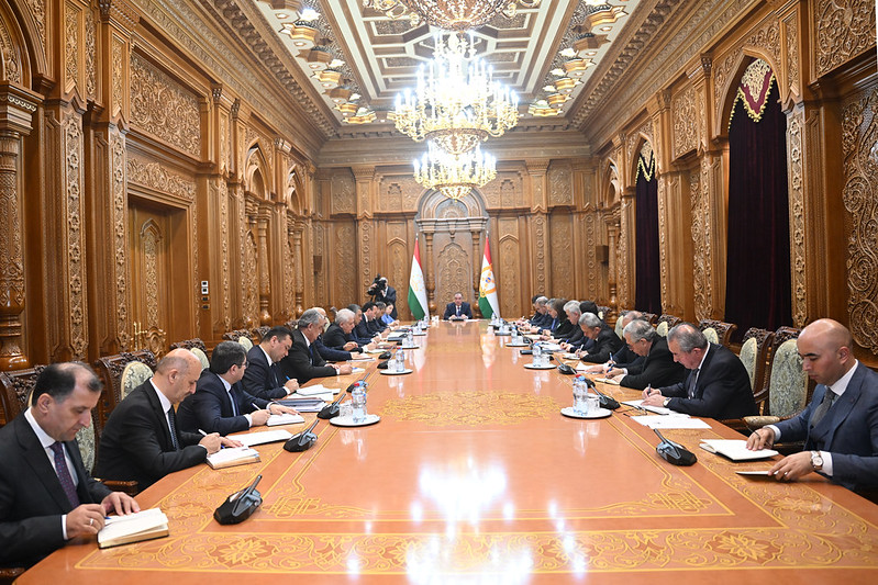 Глава государства Эмомали Рахмон провел рабочее совещание