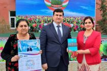 Партийцам вручён сборник выступлений Президента Таджикистана по Целям устойчивого развития в области воды и климата
