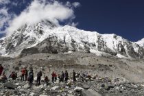 Поднимающихся на Эверест альпинистов обяжут носить GPS-трекеры