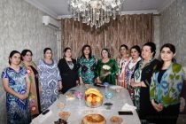 В честь Дня матери группе женщин-ветеранов района Сино города Душанбе вручены праздничные подарки от имени Президента Республики Таджикистан