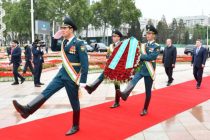 Премьер-министр Республики Казахстан возложил венок к подножию памятника Исмоили Сомони