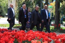 Делегация Республики Узбекистан посетила парки и скверы города Душанбе и Национальный музей