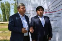 Заместитель Премьер-министра Таджикистана в Истаравшане ознакомился с процессом сева картофеля