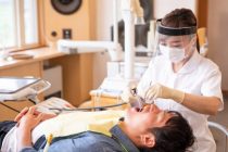 В Японии осенью начнут тестировать препарат для выращивания зубов при гиподонтии