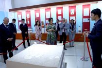 Генеральный директор ЮНЕСКО Одри Азуле в Национальном музее Таджикистана ознакомилась с историей и цивилизацией таджикского народа
