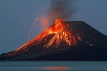В Италии извергаются вулканы Этна и Стромболи