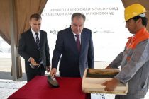 Лидер нации Эмомали Рахмон в Дангаринском районе заложил камень в фундамент строительства цеха по производству дверей, окон и алюминиевых панелей ООО «Куруши Кабир Индастри»