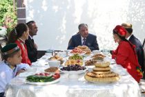 Президент Республики Таджикистан Эмомали Рахмон в Рушанском районе ознакомился с приусадебным участком жителя села Рушон Додихудо Додихудоева