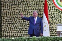 Президент Республики Таджикистан Эмомали Рахмон в Хороге принял участие в праздничных торжествах в честь 28-летия Дня национального единства