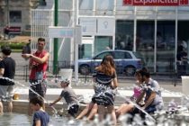 Париж введет максимальный уровень погодной угрозы из-за аномальной жары в ЕС