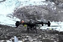 В Непале дроны начали убирать мусор на Эвересте
