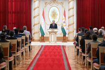 Глава государства Эмомали Рахмон вручил представителям силовых и военных структур государственные награды, присвоил специальные звания