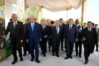 Президент Республики Таджикистан Эмомали Рахмон посетил выставку промышленных и сельскохозяйственных товаров, национальных блюд и народных ремёсел стран Центральной Азии и Азербайджана