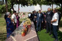 Премьер-министр страны Кохир Расулзода ознакомился с ходом строительных и хозяйственных работ в районе Кушониён