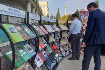 В Душанбе проходит крупная выставка-продажа книг