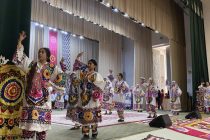 Фестиваль «Национальная одежда – наследие мировой цивилизации» собрал в Кулябе 20 тысяч женщин и девушек