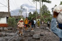 Число погибших от наводнений в Индонезии возросло до 417