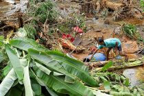 В результате наводнения в Индонезии погибли более 700 человек