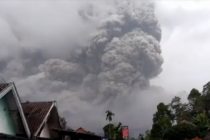 В Индонезии вулкан Семеру выбросил пепел на высоту 4,7 км