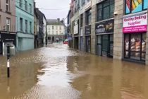 На востоке Ирландии десятки жилых и торговых объектов затоплены в результате проливных дождей