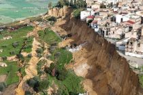 После мощного шторма cицилийский город Нишеми оказался на краю обрыва