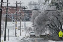 В США из-за снежной бури без света остались более миллиона потребителей