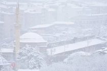 В Стамбуле из-за снегопада на день отменены занятия в школах