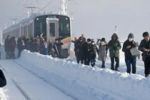 В Японии отменили почти тысячу поездов из-за снегопадов
