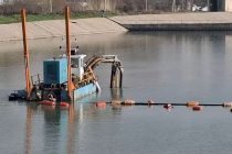 Государственное унитарное предприятие «Душанбеводоканал» проводит работы по очистке осадочных бассейнов