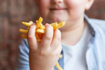 Стресс родителей может повышать ожирения у детей