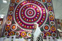 Рукодельницы из Куляба подготовили для Национального музея самую большую вышитую мозаику