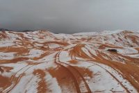 В пустыне Сахара выпал снег