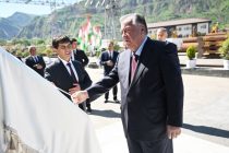 Глава государства Эмомали Рахмон в городе Нуреке дал старт деятельности производственных линий по выпуску железных ограждений