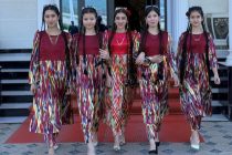 «ОДЕВАЕМСЯ ПО-ТАДЖИКСКИ!». Женщины и девушки Турсунзаде популяризируют национальную одежду