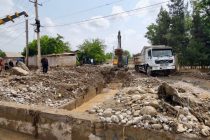 В Кулябе в результате продолжительных осадков произошёл сход селевых потоков и нанесён ущерб жилым домам населения