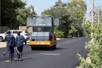 В рамках мероприятий по благоустройству продолжаются работы по асфальтированию дорог в центре Турсунзаде