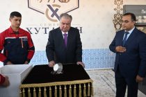 Глава государства Эмомали Рахмон в районе Кушониён заложил камень в фундамент строительства нового предприятия по выпуску цемента