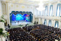 Президент Республики Таджикистан во время встречи с активом Хатлонской области отметил вклад предпринимателей